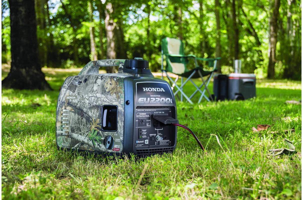 Honda EU2200i Camo 2200 watt 120V inverter generator, camo style, with CO-MINDER™